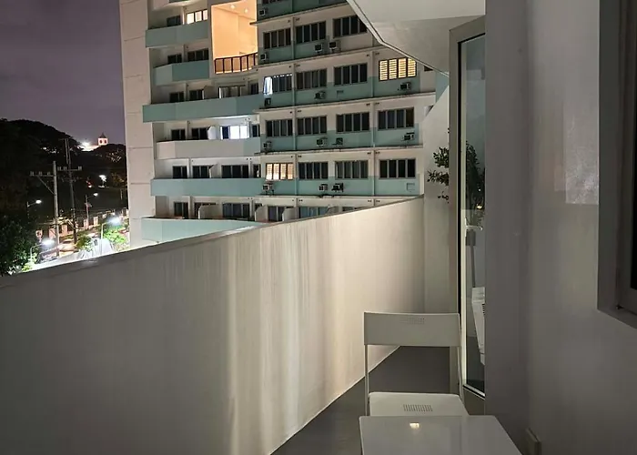 Fully Equipped Premium One Bedroom In Quezon