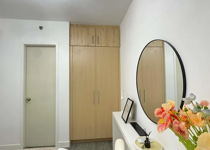 Fully Equipped Premium One Bedroom In Quezon Apartamento